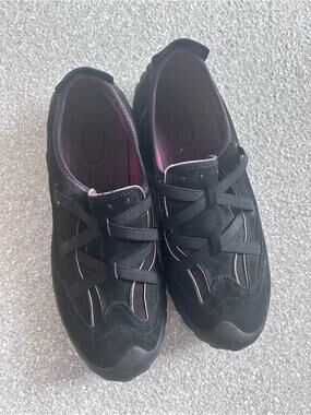 Privo by Clarks Women's Black Slip-On Suede Comfort Sneakers Size 9.5M